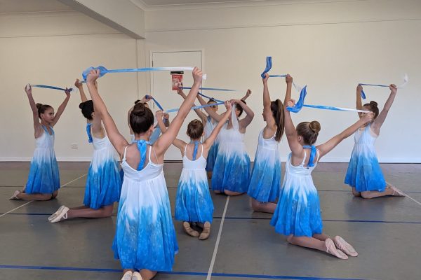 PXL_20231112_065807156.MP~2 Lyrical Dance Team